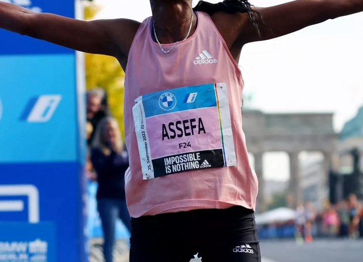 L'Éthiopienne Tigist Assefa bat le record du monde au marathon de Berlin