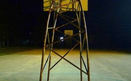 Le terrain de basket ball ré-habilité