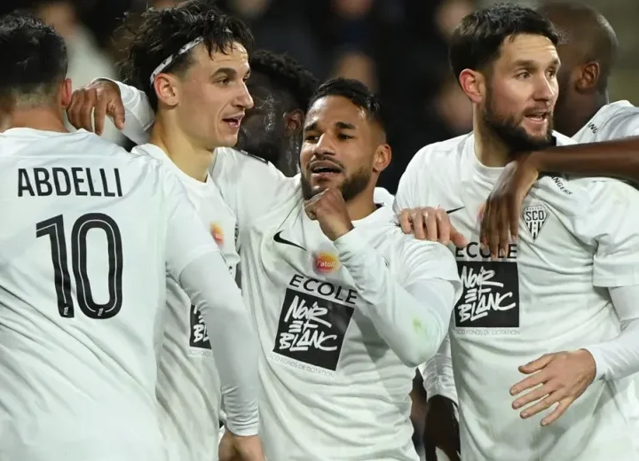 Jim Allevinah, Jacques Ekomie et Angers battent Montpellier 2-0