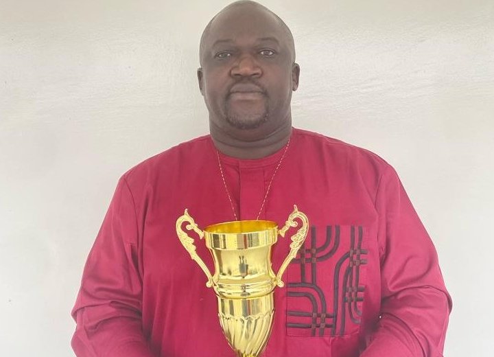 Maître Denis Mboumba honoré lors de la Nuit des Arts Martiaux du Gabon