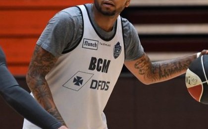 Un basketteur suspendu après avoir été contrôlé « enceinte » 