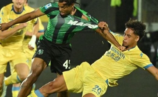 Serie A : Anthony Oyono solide, Frosinone renverse Sassuolo dans un match fou