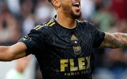 Mercato OM : La piste Denis Bouanga activée pour reformer le duo avec Aubameyang ?