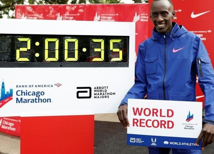 Le Kényan Kelvin Kiptum pulvérise le record du monde au marathon de Chicago