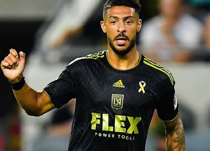 Mercato : Le Stade Rennais s'intéresse de près à Denis Bouanga
