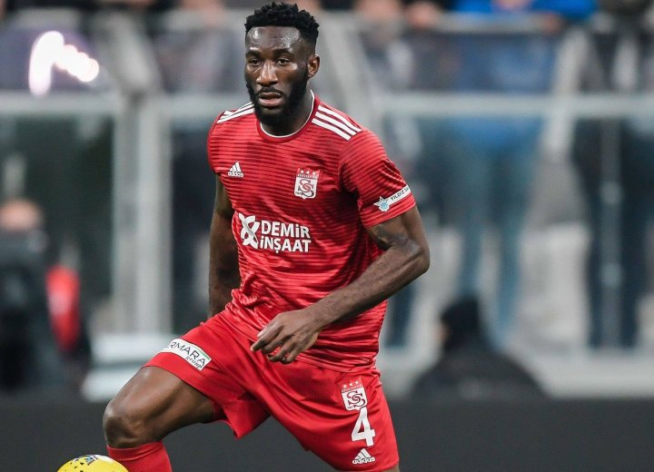 L'international gabonais Aaron Appindangoye prolonge d'un an l'aventure avec Sivasspor