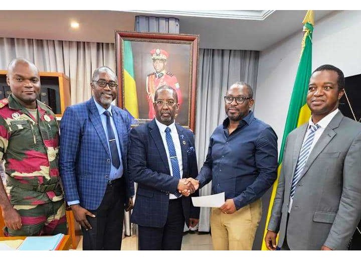 Panthères du Gabon : la signature de Mouyouma sans la Fegafoot, un cadeau empoisonné ?