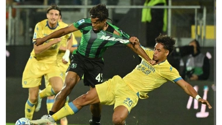 Serie A : Anthony Oyono solide, Frosinone renverse Sassuolo dans un match fou