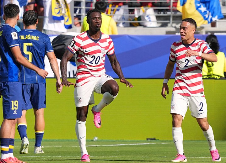 Mondial 2026 : Réduits à 10, les États-Unis écartent la Bosnie et rejoignent la Belgique