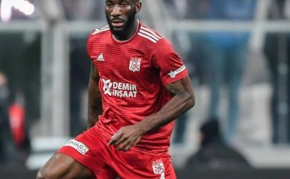 L'international gabonais Aaron Appindangoye prolonge d'un an l'aventure avec Sivasspor
