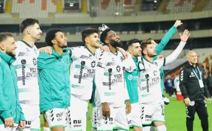 Turquie : Aaron Appindangoye et Kocaelispor s'imposent largement face à Adanaspor