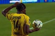 Pau FC : Royce Openda bloqué par les choix tactiques de Thierry Débès ?