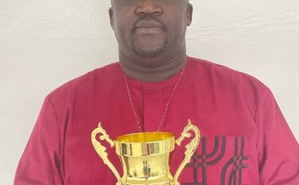 Maître Denis Mboumba honoré lors de la Nuit des Arts Martiaux du Gabon