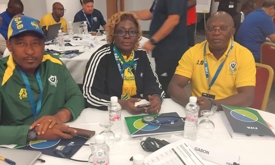 Développement du football : trois cadres de la Fégafoot en formation en Tunisie