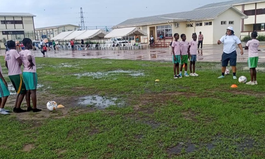 Foot féminin : la Fegafoot et la Fifa lancent une campagne nationale pour les filles de 6 à 12 ans